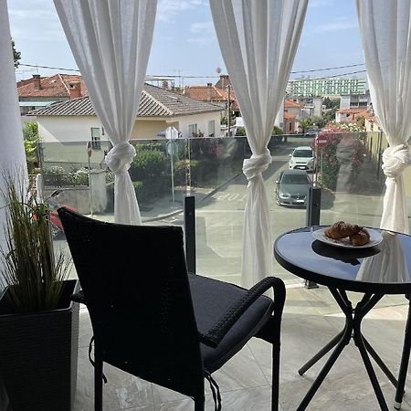 Giovanna Apartment With Terrace And Free Parking Pula Bagian luar foto
