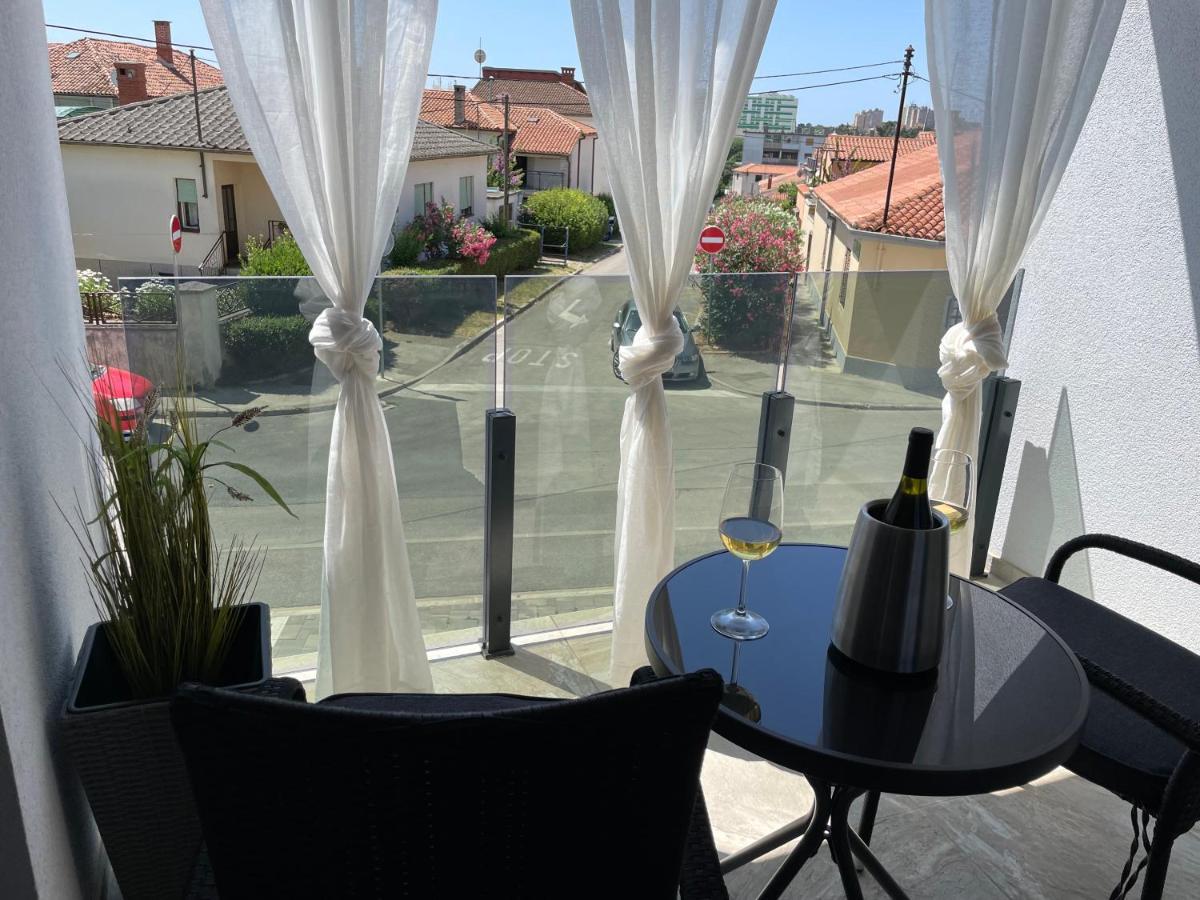 Giovanna Apartment With Terrace And Free Parking Pula Bagian luar foto