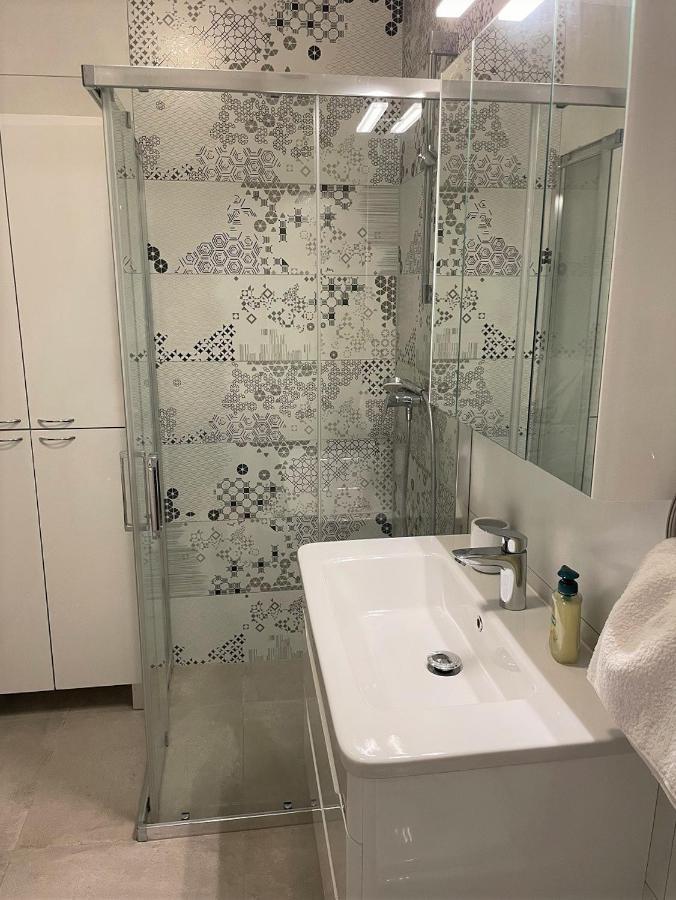 Giovanna Apartment With Terrace And Free Parking Pula Bagian luar foto