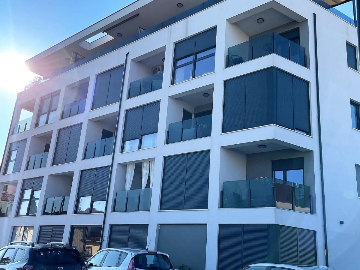 Giovanna Apartment With Terrace And Free Parking Pula Bagian luar foto