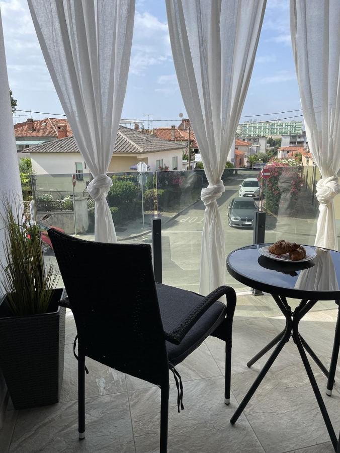 Giovanna Apartment With Terrace And Free Parking Pula Bagian luar foto