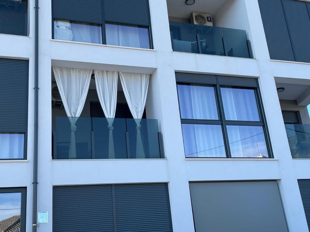Giovanna Apartment With Terrace And Free Parking Pula Bagian luar foto