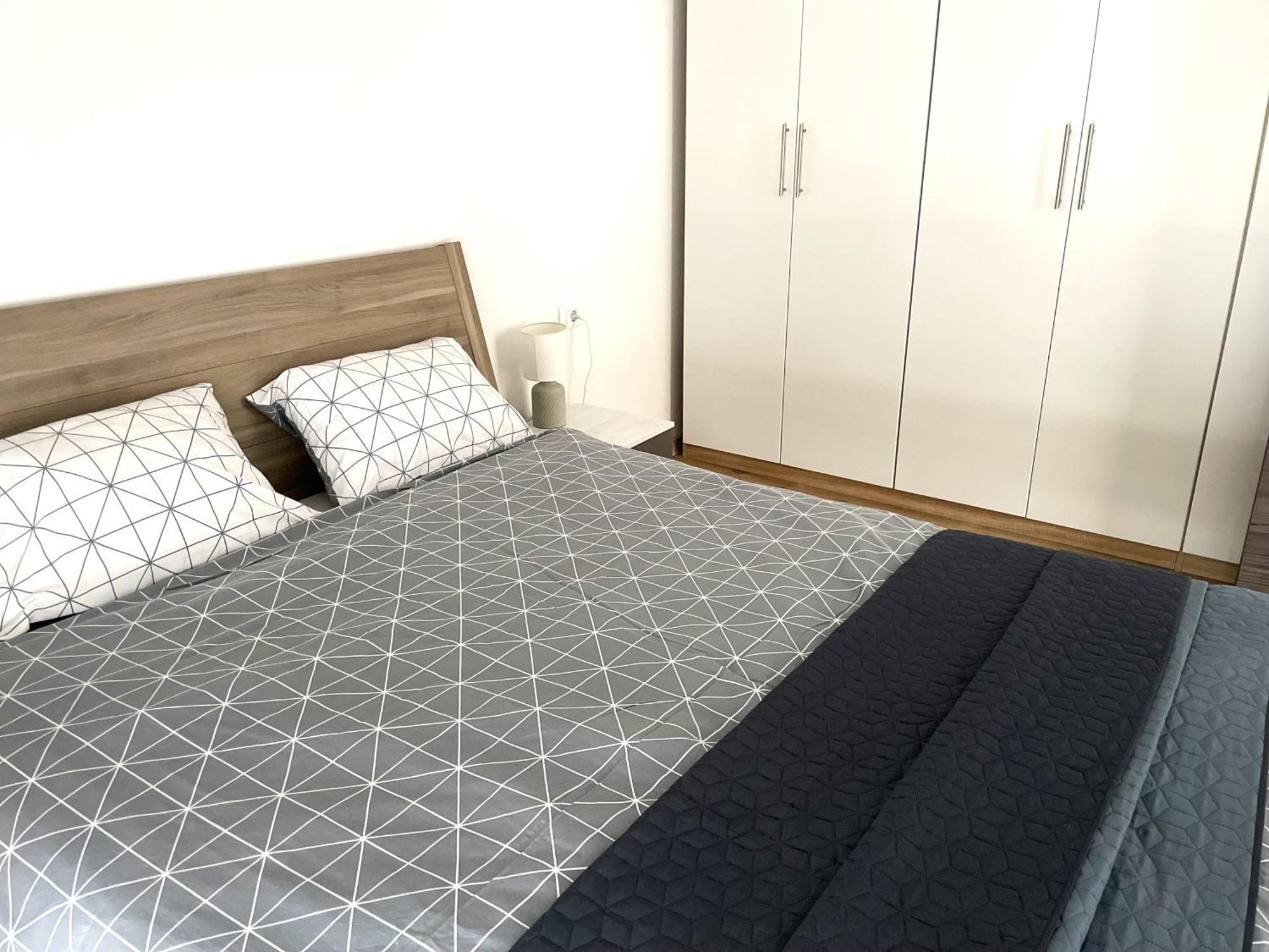 Giovanna Apartment With Terrace And Free Parking Pula Bagian luar foto